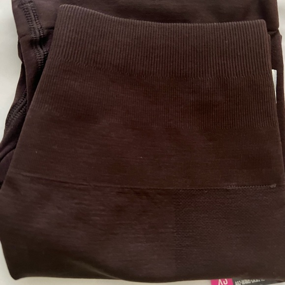 Amplify Short 4.5” Chocolate - Picture 4 of 6